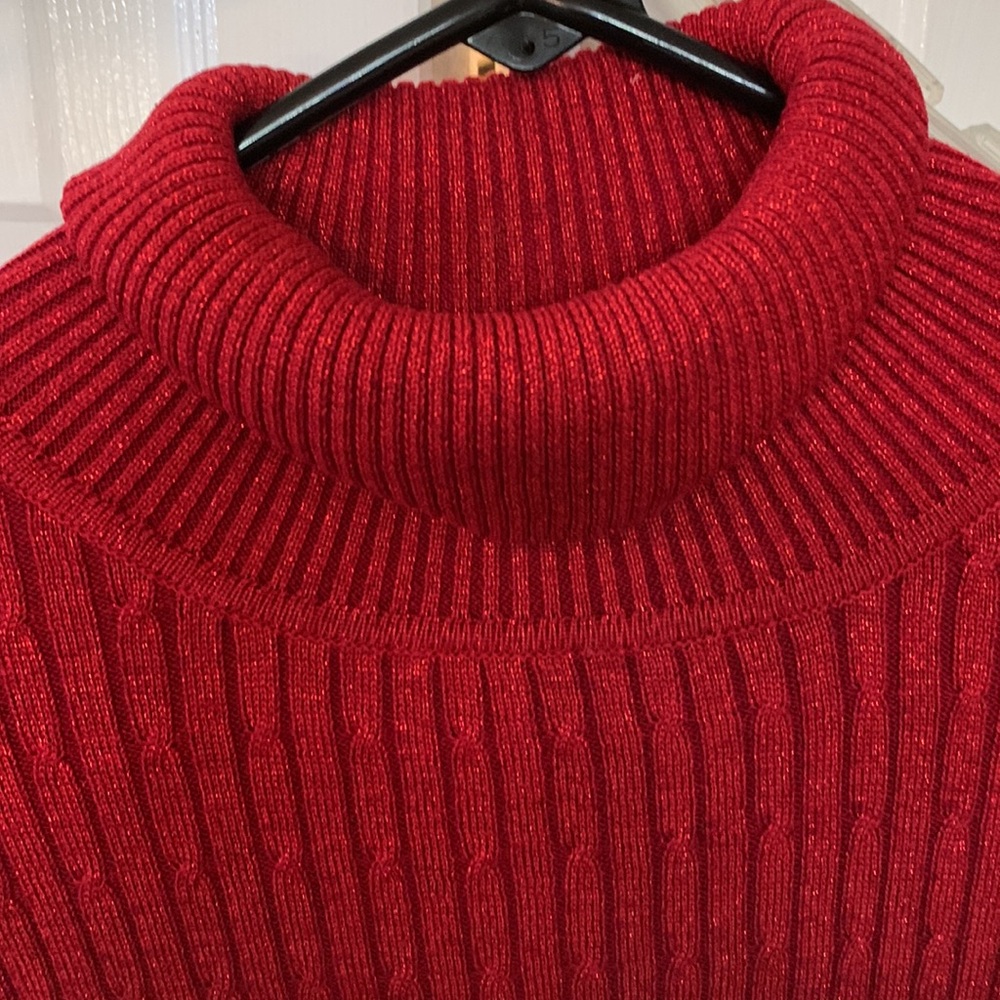 2026 gifted- Charter Club red metallic thread turtleneck sweater szMP, silk - Picture 2 of 4